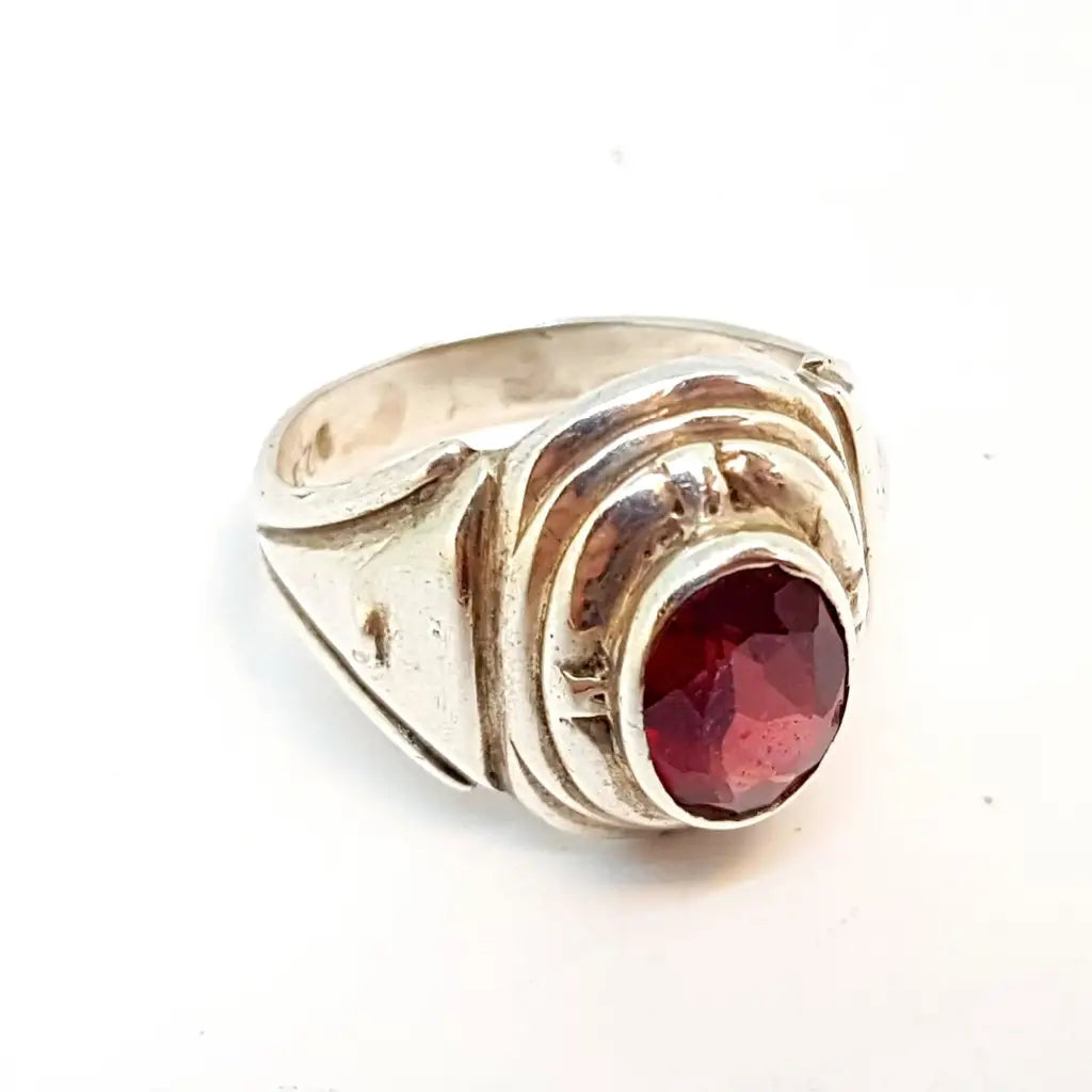 Anillo art deco de plata y granate Circa 1980 Talla 9 3/4 USA. Joyas antiguas