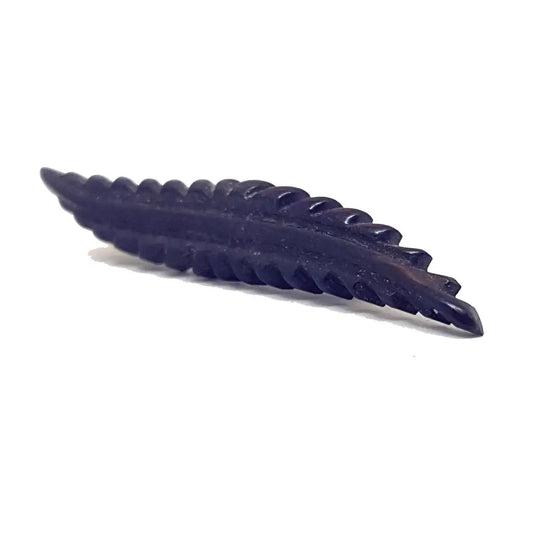 Broche de baquelita negra vintage tallas hojas para la solapa o el sombrero