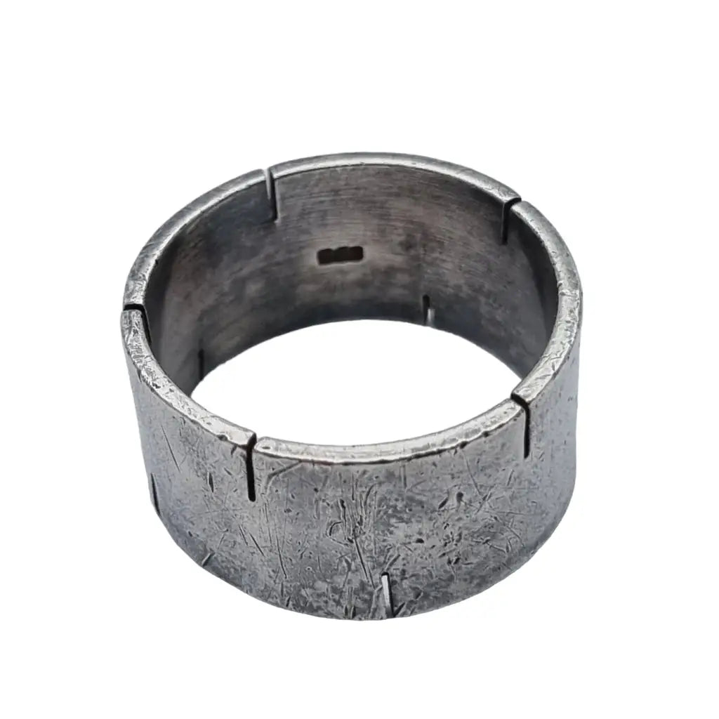 Anillo calado de plata vintage grande diseño para hombre Circa 2000. Joyas