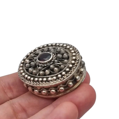 Pastillero de plata 925 decorado con filigrana y granate caja ovalada artesanal