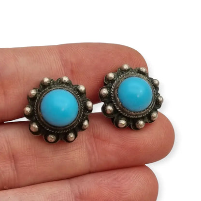 Pendientes vintage boho charro de plata con piedra azul central circa 1970.