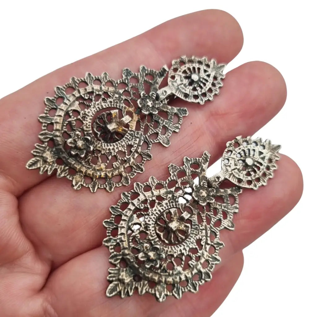 Pendientes antiguos de filigrana en plata con motivos florales estilo