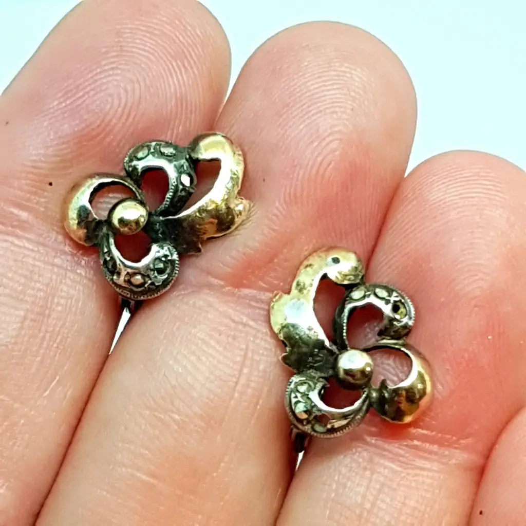 Pendientes art deco de plata y oro Circa 1940 Joyería antigua vintage.