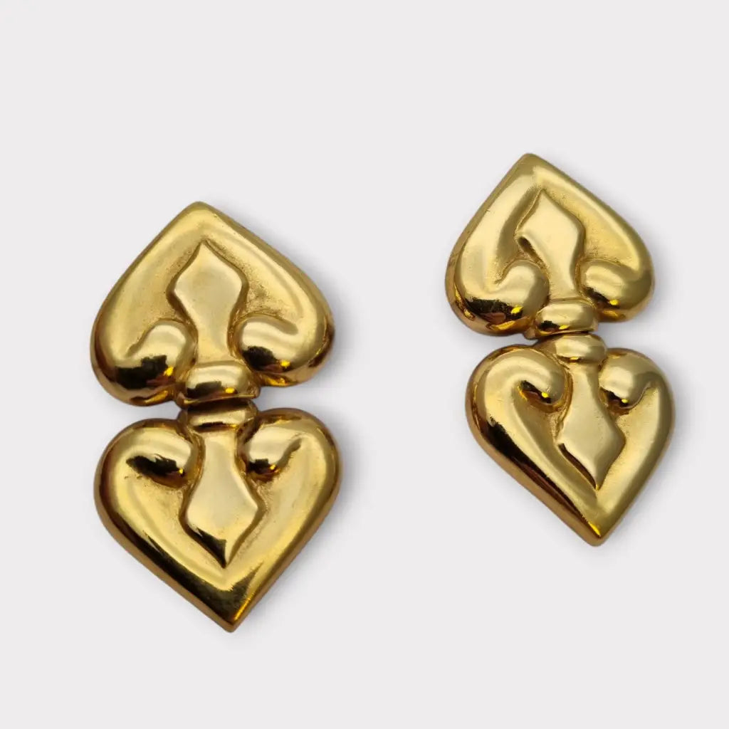 Pendientes dorados en forma de corazón estilo barroco disco los 80 cierre