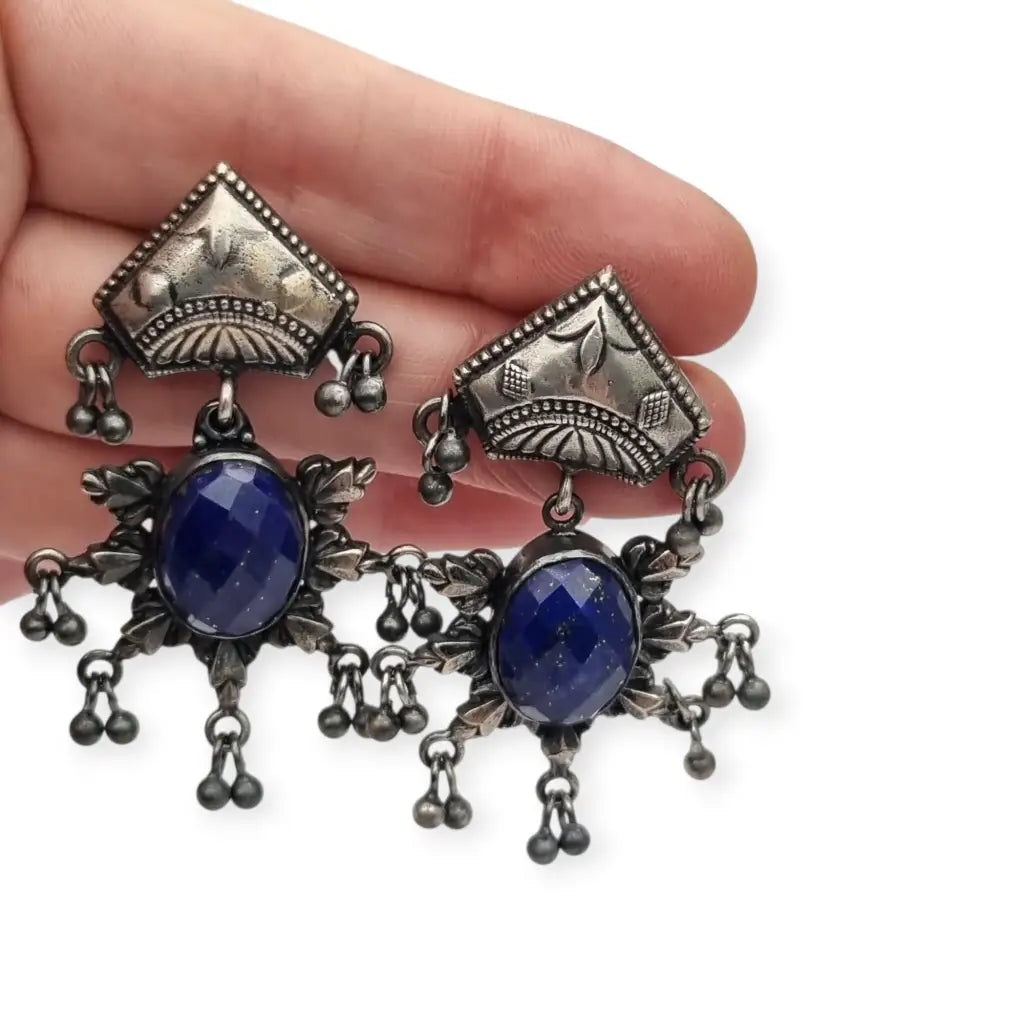 Pendientes tribales artesanales en plata con piedra azul estilo boho