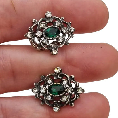 Pendientes victorianos de plata con pedrería verde y blanca cierre omega