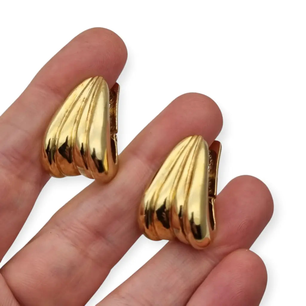 Pendientes vintage dorados en plata 925 diseño acanalado estilo 80s retro.