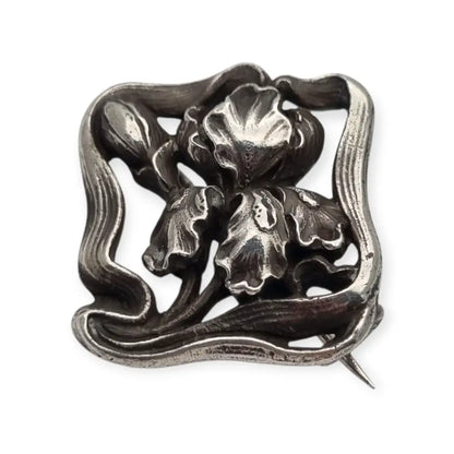 Pequeño Broche Art Nouveau en plata con flor iris relieve – joya floral