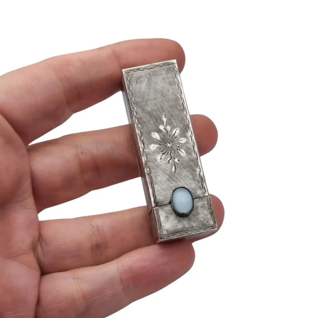 Pintalabios italiano en plata 800 con piedra azul claro diseño grabado Circa