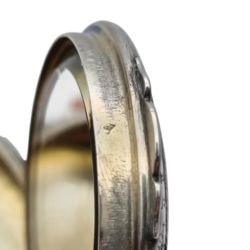 Polvera modernista en plata repujada con espejo interior Art Nouveau ca.