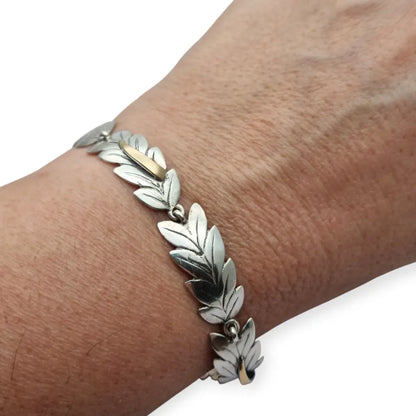Pulsera vintage de plata y oro Art Decó tardío • Diseño hojas grabadas