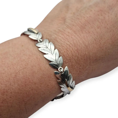 Pulsera vintage de plata y oro Art Decó tardío • Diseño hojas grabadas