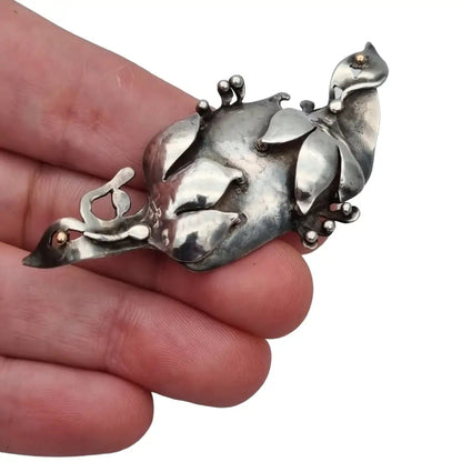 Broche de plata creado por un diseñador italiano también es colgante Diseño