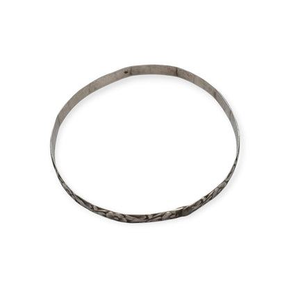 Pulsera vintage de plata con flores repujadas de inspiración floral circa 1950