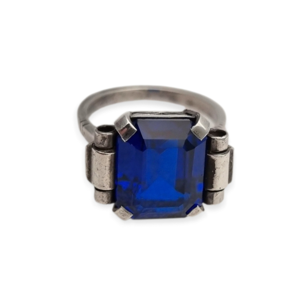 Anillo antiguo Art Déco en plata con cristal azul facetado, ca. 1930-1940