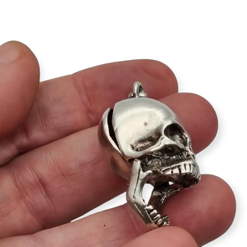 Colgante calavera vintage plata articulado compartimento oculto amuleto