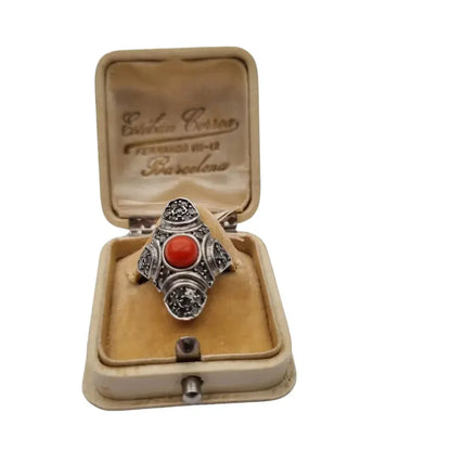 Anillo lanzadera de coral rojo y diamantes en oro 9k plata joyería art deco