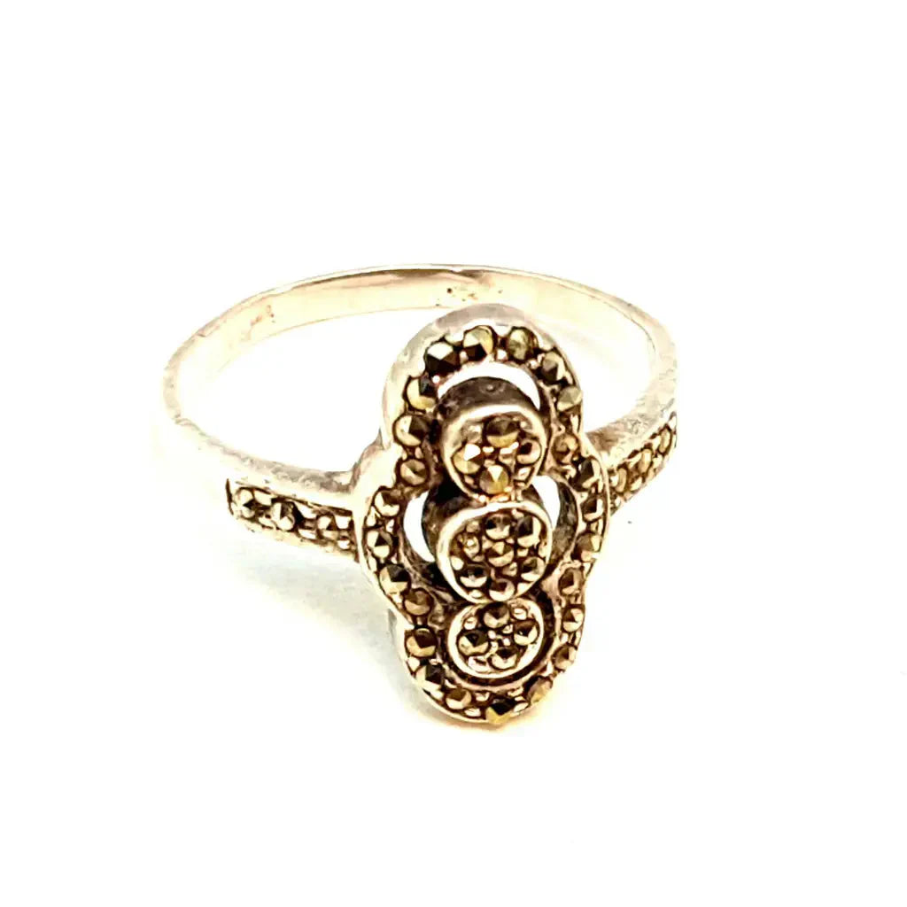 Anillo lanzadera art deco plata y marquesitas en estilo deco. Circa