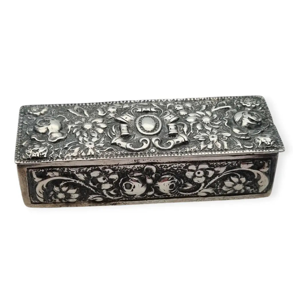 Caja de Plata Española los Años 40-50 con Sello Estrella relieve floral.