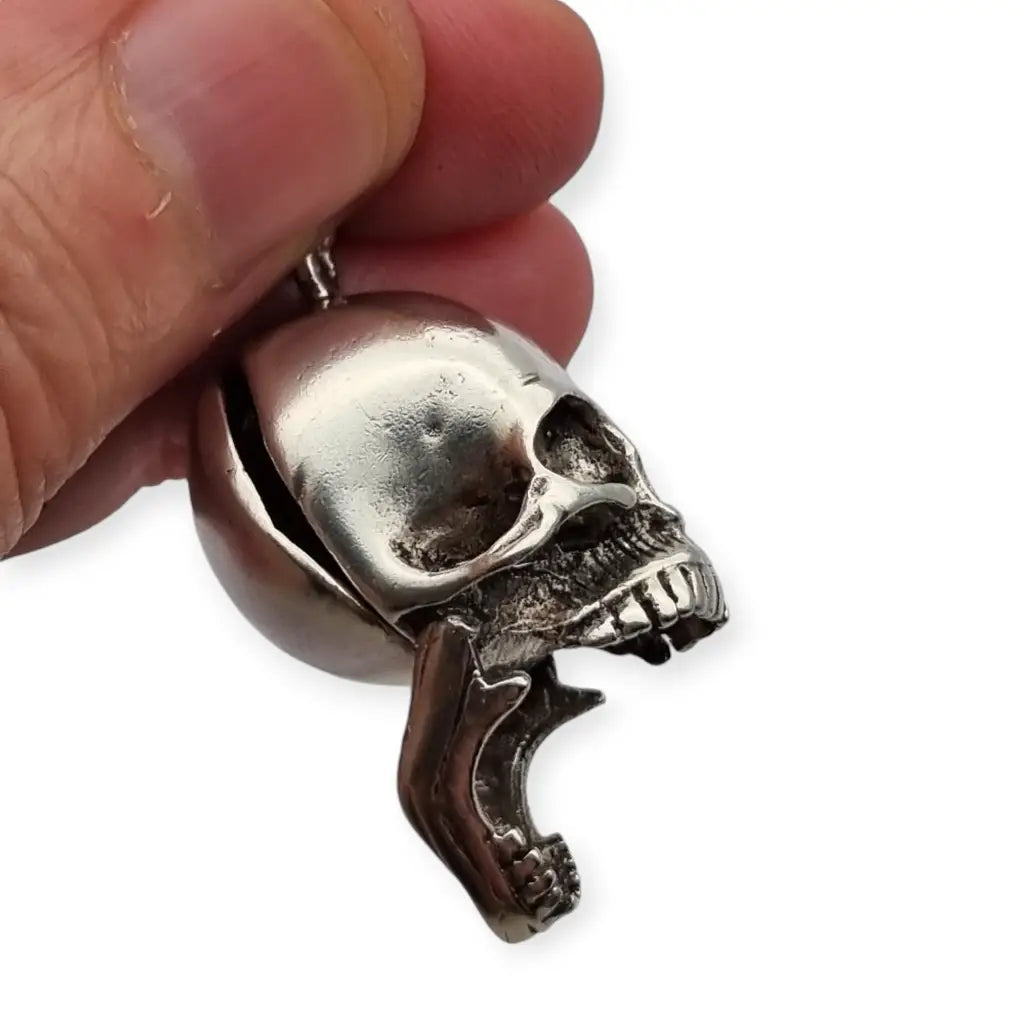 Colgante calavera vintage plata articulado compartimento oculto amuleto